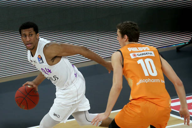 年轻门将成 年轻门将成