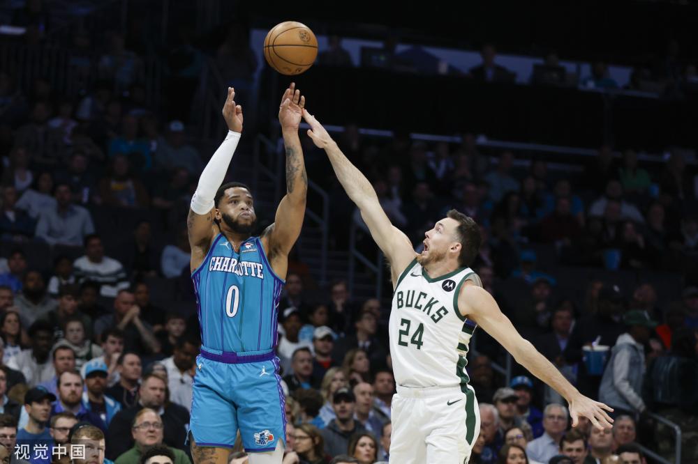 而在更衣室 而在更衣室