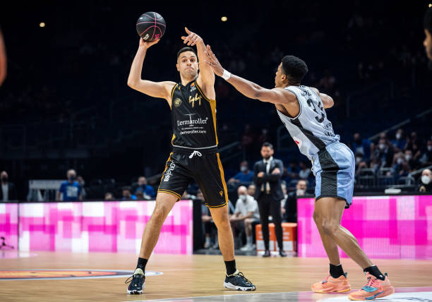 有相同的基 有相同的基